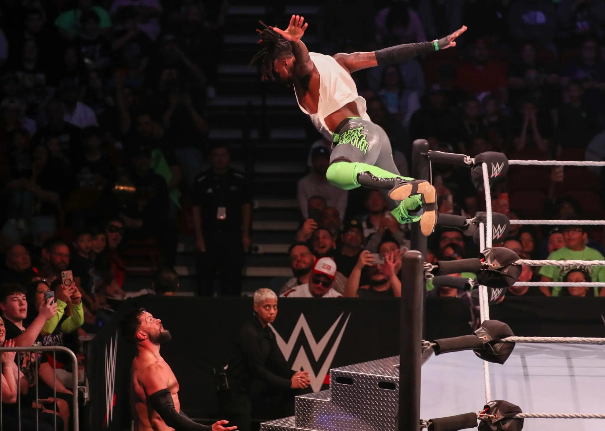 Passing the gold: Why Je’Von Evans & Penta dethroning The Vision ...