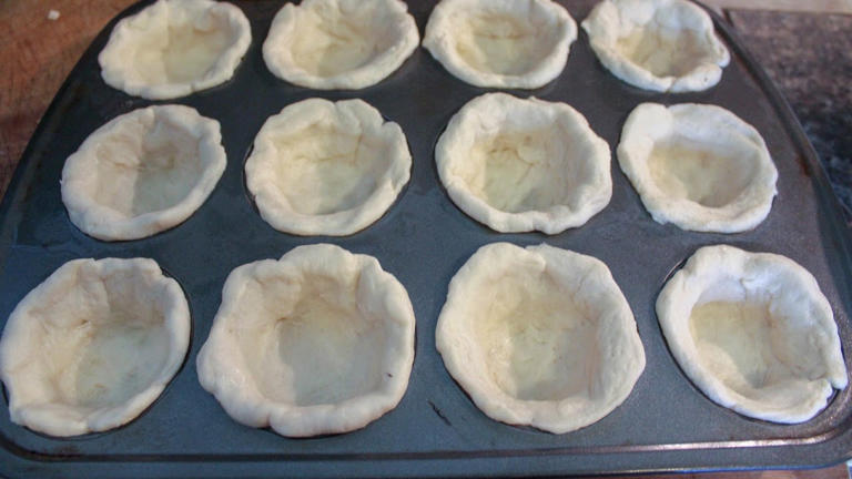 These mini pot pies made from turkey leftovers are yummy - Turkey cups
