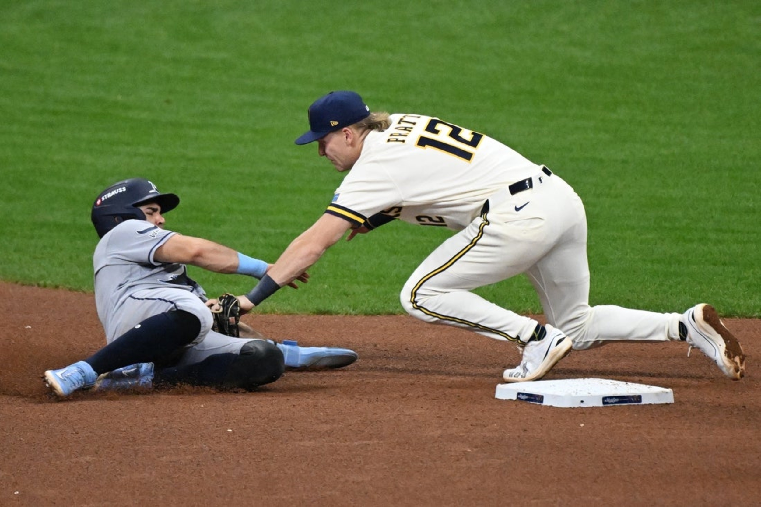 Brewers survive harrowing 9th to edge Rays in World Series opener