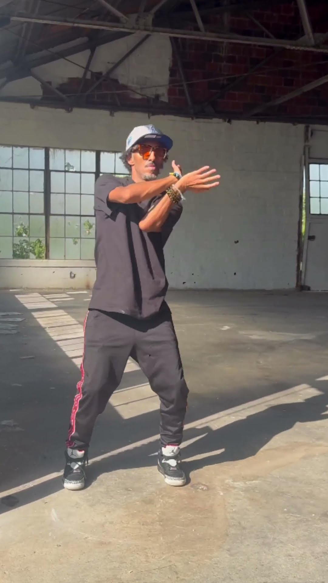 Animation dance to 