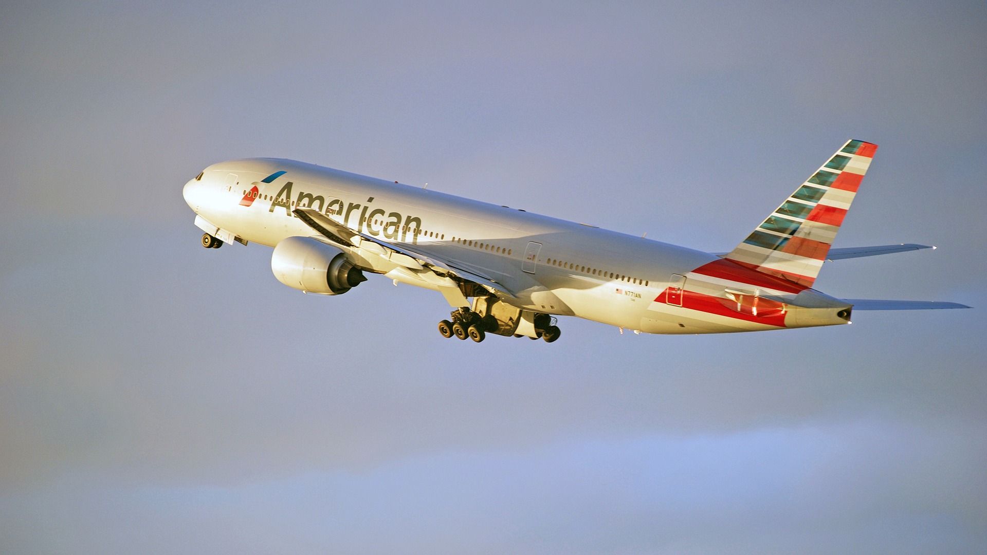 American Airlines discreetly decides to purchase 2 used Boeing 777 ...