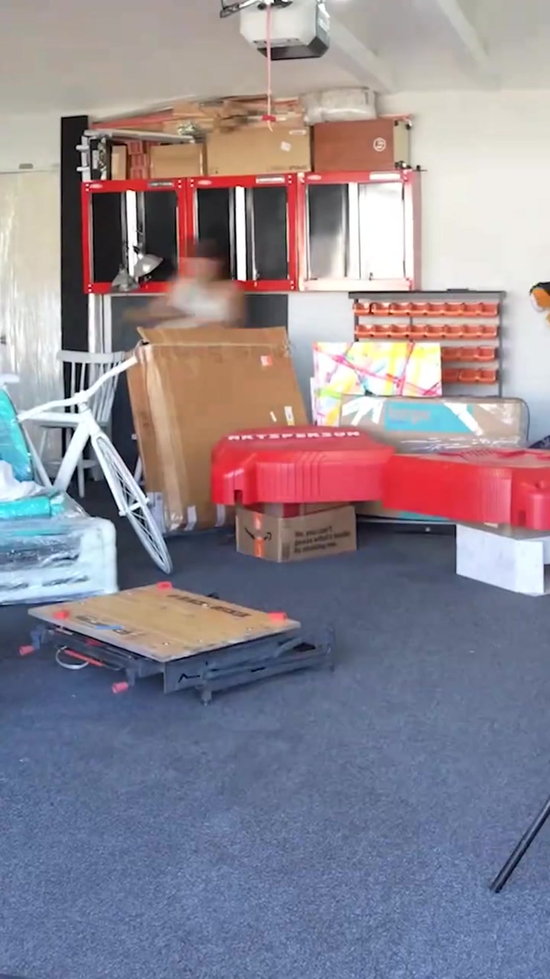 Can an empty new workshop really become a dream art space?