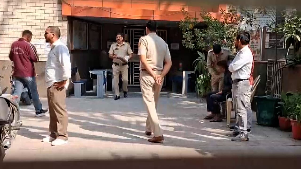 Class 12 student sets herself on fire inside Delhi school, cops find 3 ...