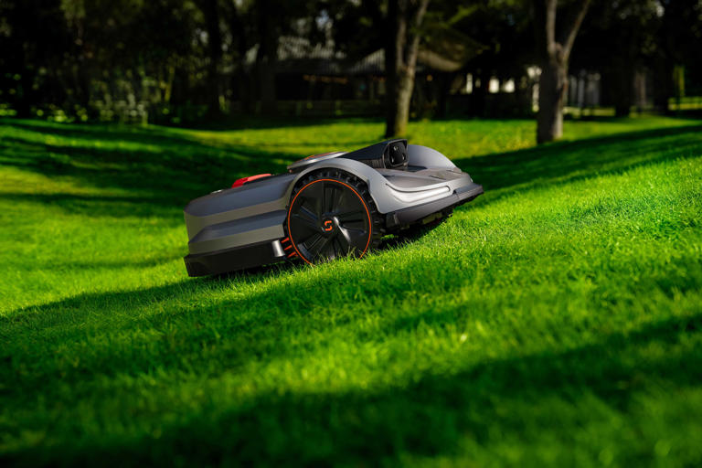 Sunseeker Elite proves robot mowers can navigate complex yards at Equip ...