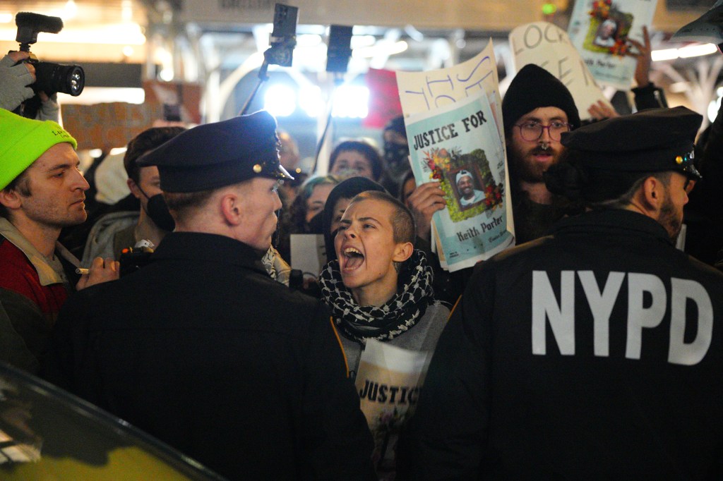 Mamdani accused of openly helping illegal aliens evade ICE in Spanish ...