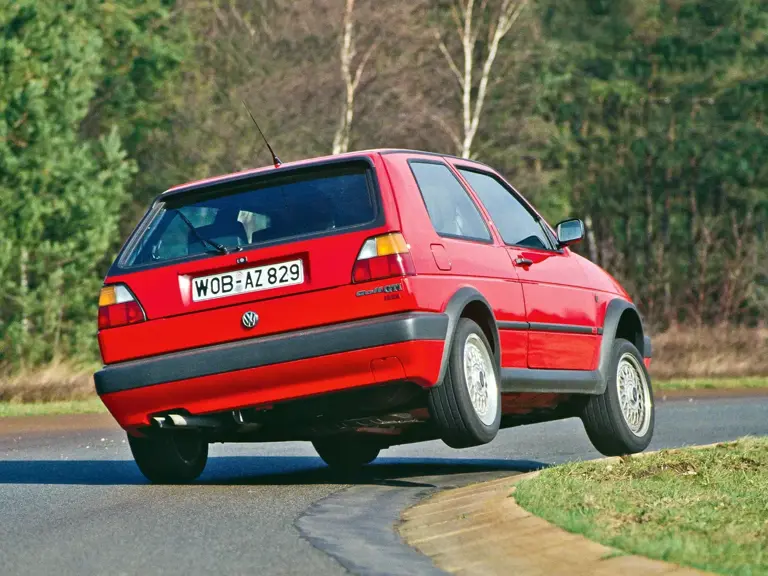 L'auto totale per eccellenza compie 50 anni: ecco perché la VW Golf GTI ...