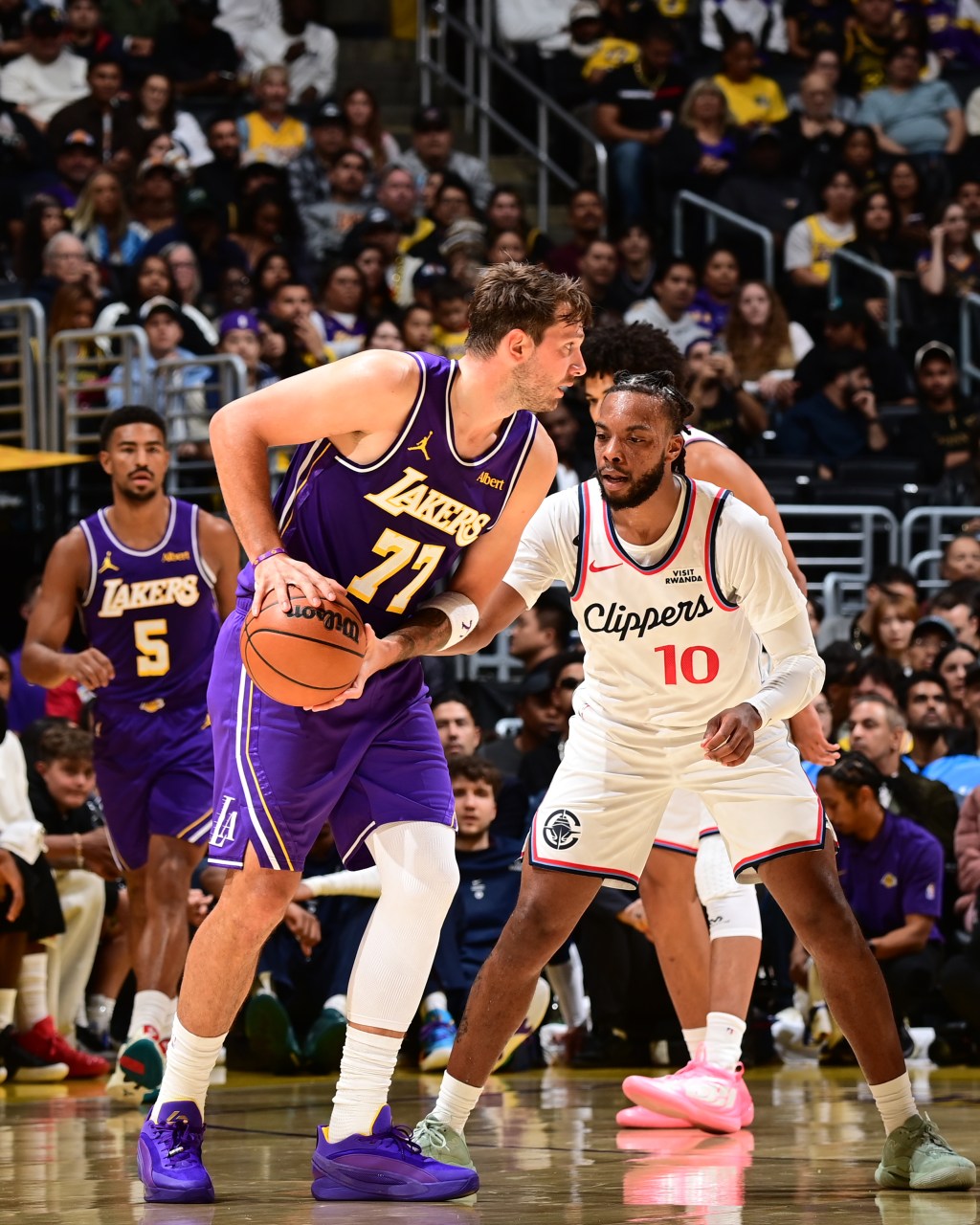 Rui Hachimura has a hilarious Lakers locker-room mix-up in Clippers debut