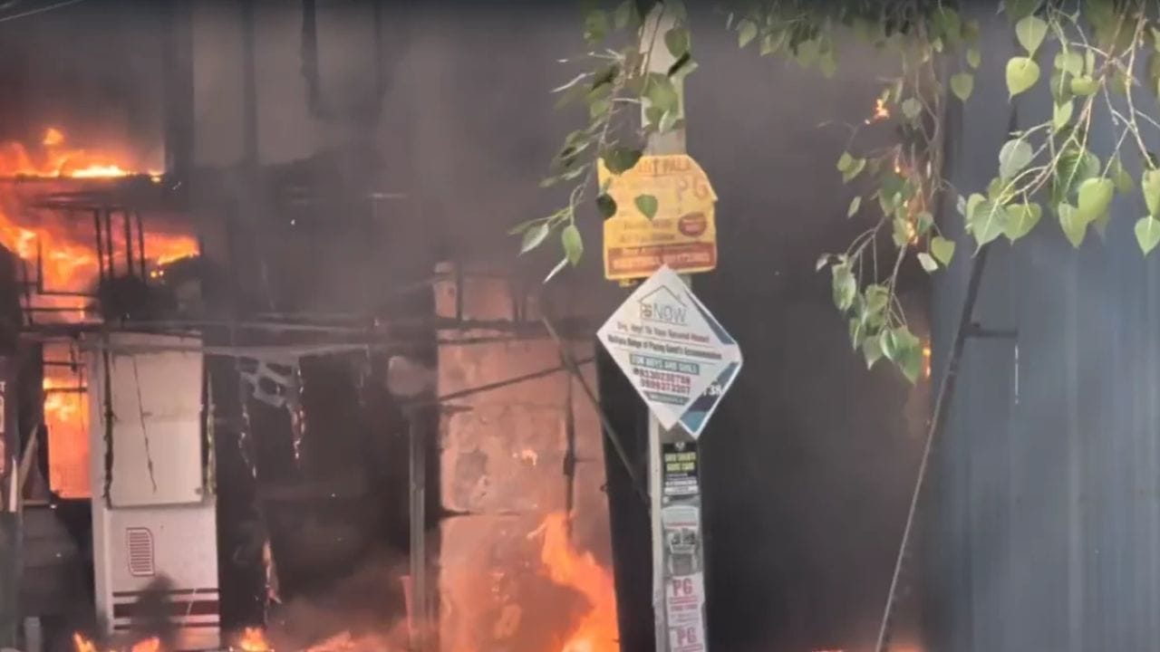 One killed as fire engulfs five shops in Noida’s Sector 125, cylinder ...