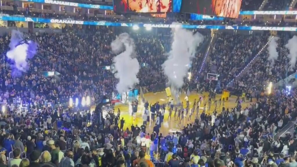 Warriors fans pack Chase Center for home opener with championship hopes