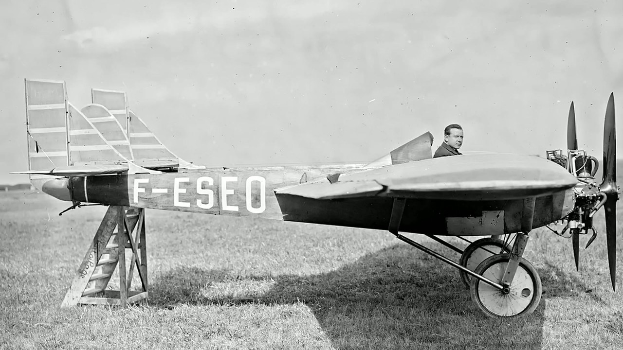 De Monge's twin-boom aircraft design