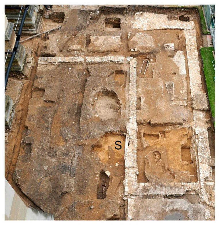 Skeleton found in Roman sarcophagus at Westminster Abbey may be ...