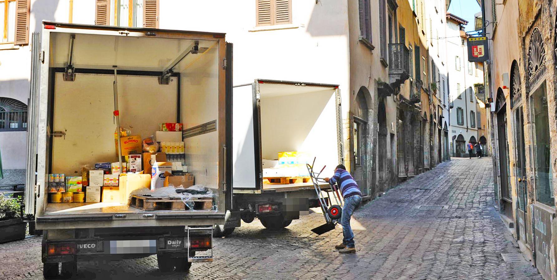 Carico e scarico merci, Corsarola liberata dai furgoni