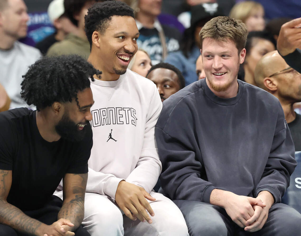 Charlotte Hornets booed repeatedly in 47-point blowout home opener loss ...