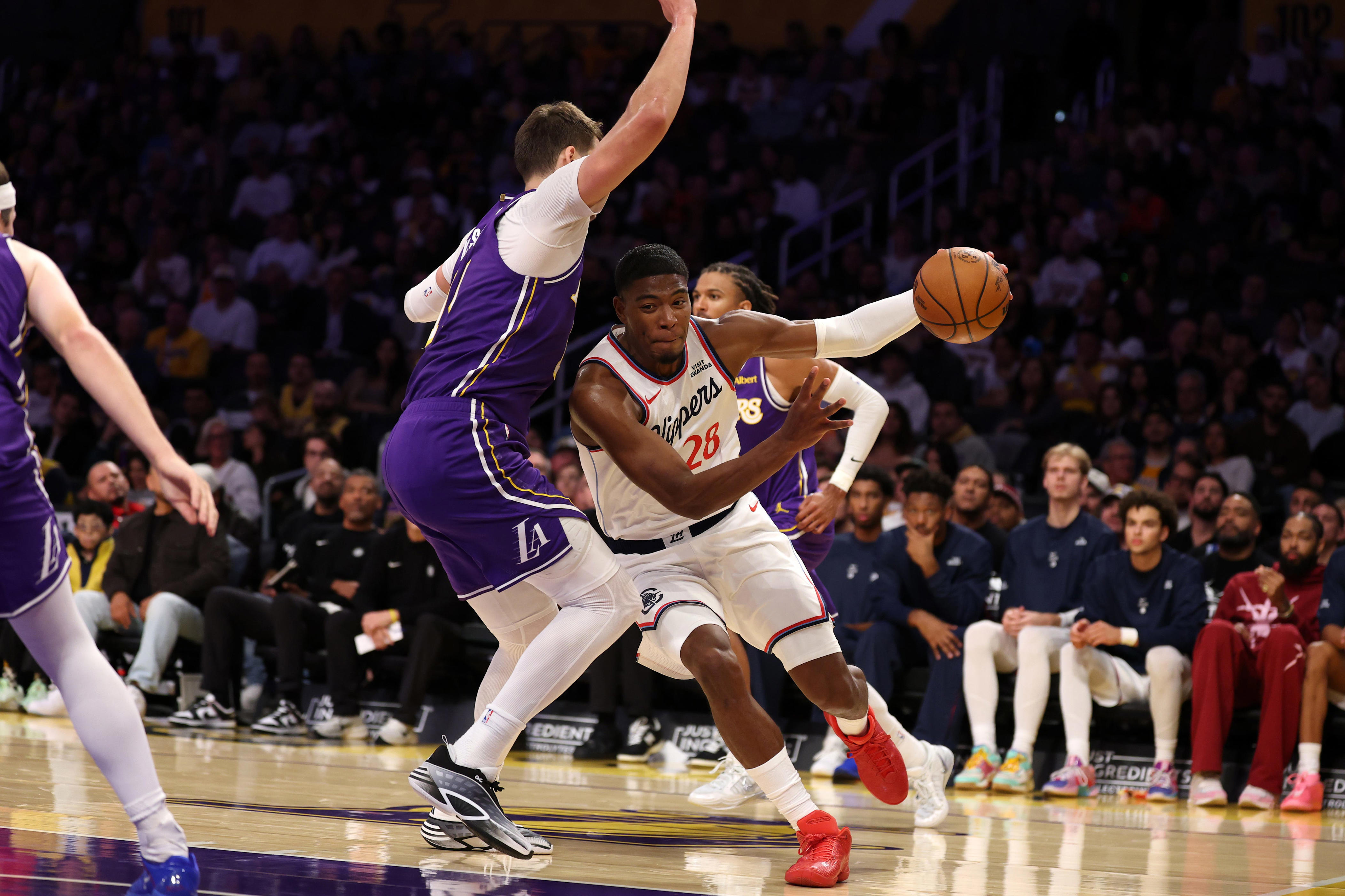 Lakers pay tribute to Rui Hachimura in his return to Crypto.com Arena