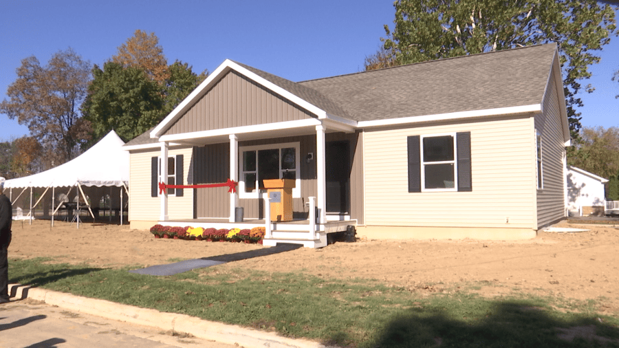Ribbon-cutting for veteran housing hosted in Eaton Rapids