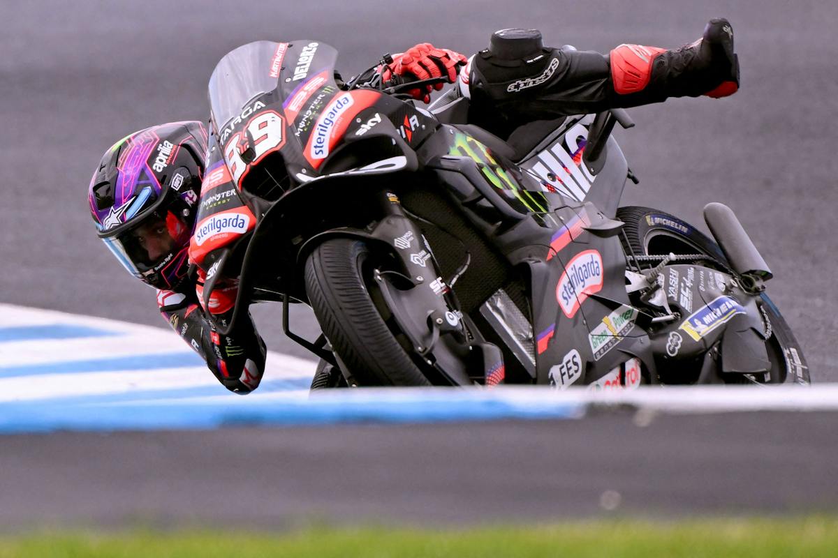Coup de tonnerre dans la course au titre, Martin chute lourdement