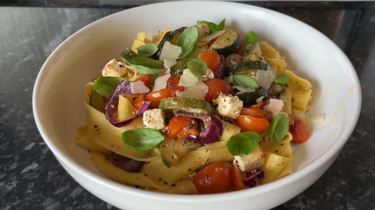 Delicious slimming pasta dishes packed with roasted vegetables