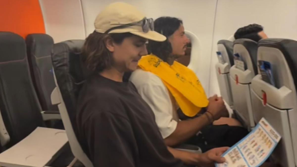 Influencer banned from Qantas and Jetstar over flight act