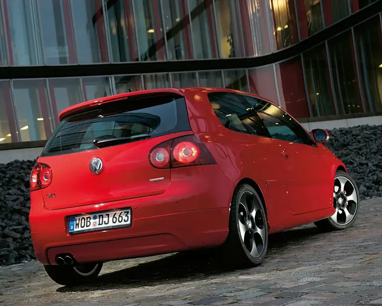 L'auto totale per eccellenza compie 50 anni: ecco perché la VW Golf GTI ...