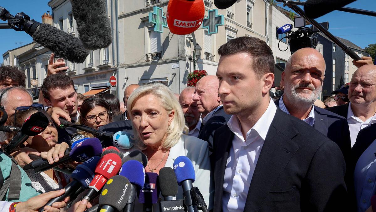 RN-Parteitag in Orléans: Proteste bei Parteitag der Rechtspopulisten in ...