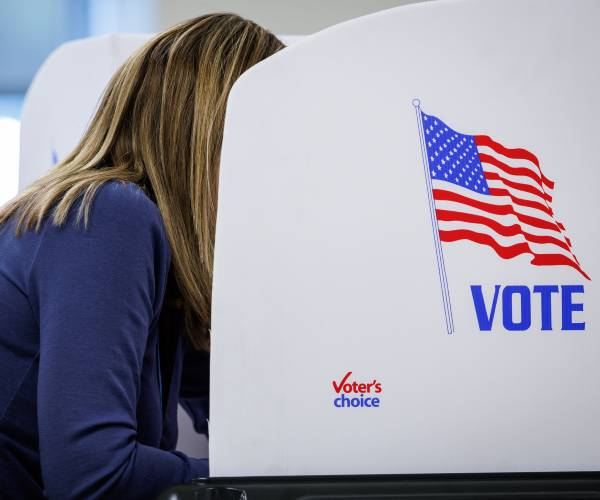McLaughlin to Newsmax: Independents could hurt Democrats