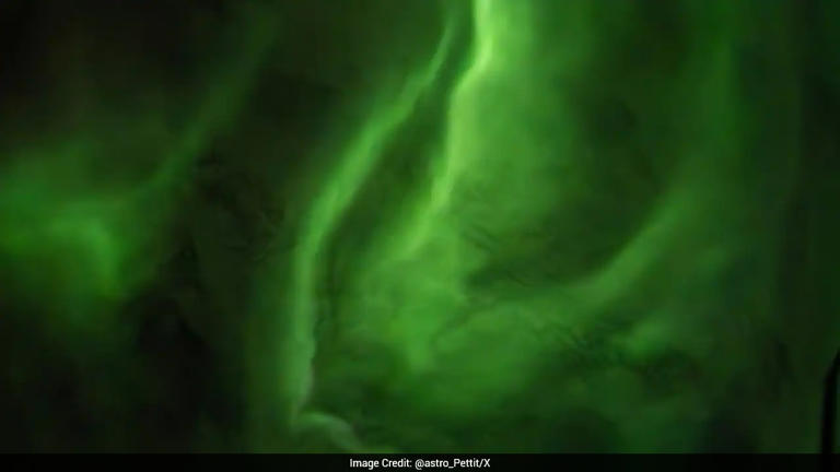 Astronaut Don Pettit captures Earth's auroras through a fisheye lens