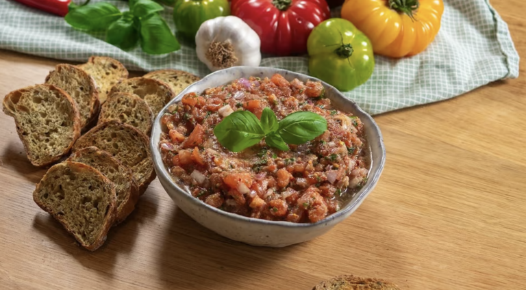 Le meilleur apéro de la saison ? Ce dip de tomates ultra-savoureux est ...