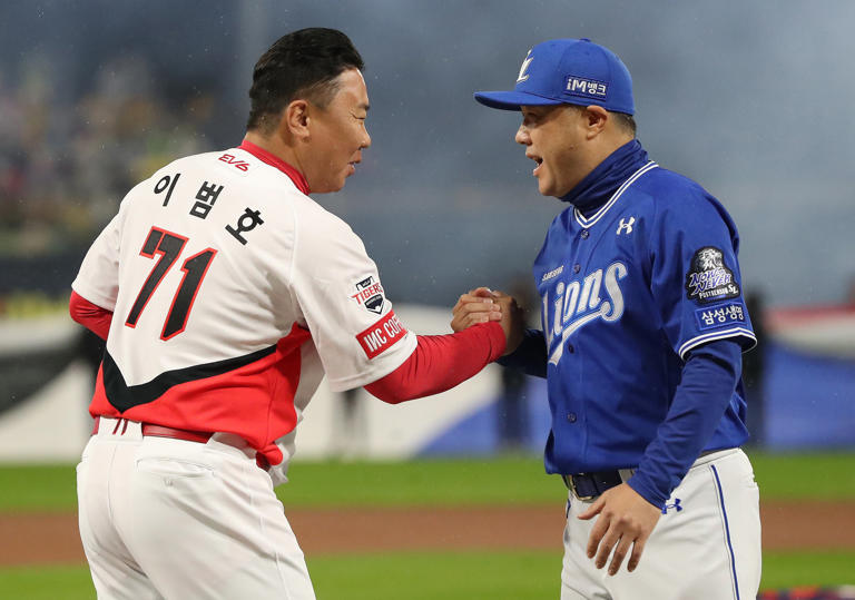 Samsung, KIA face off in 36-year playoff revenge