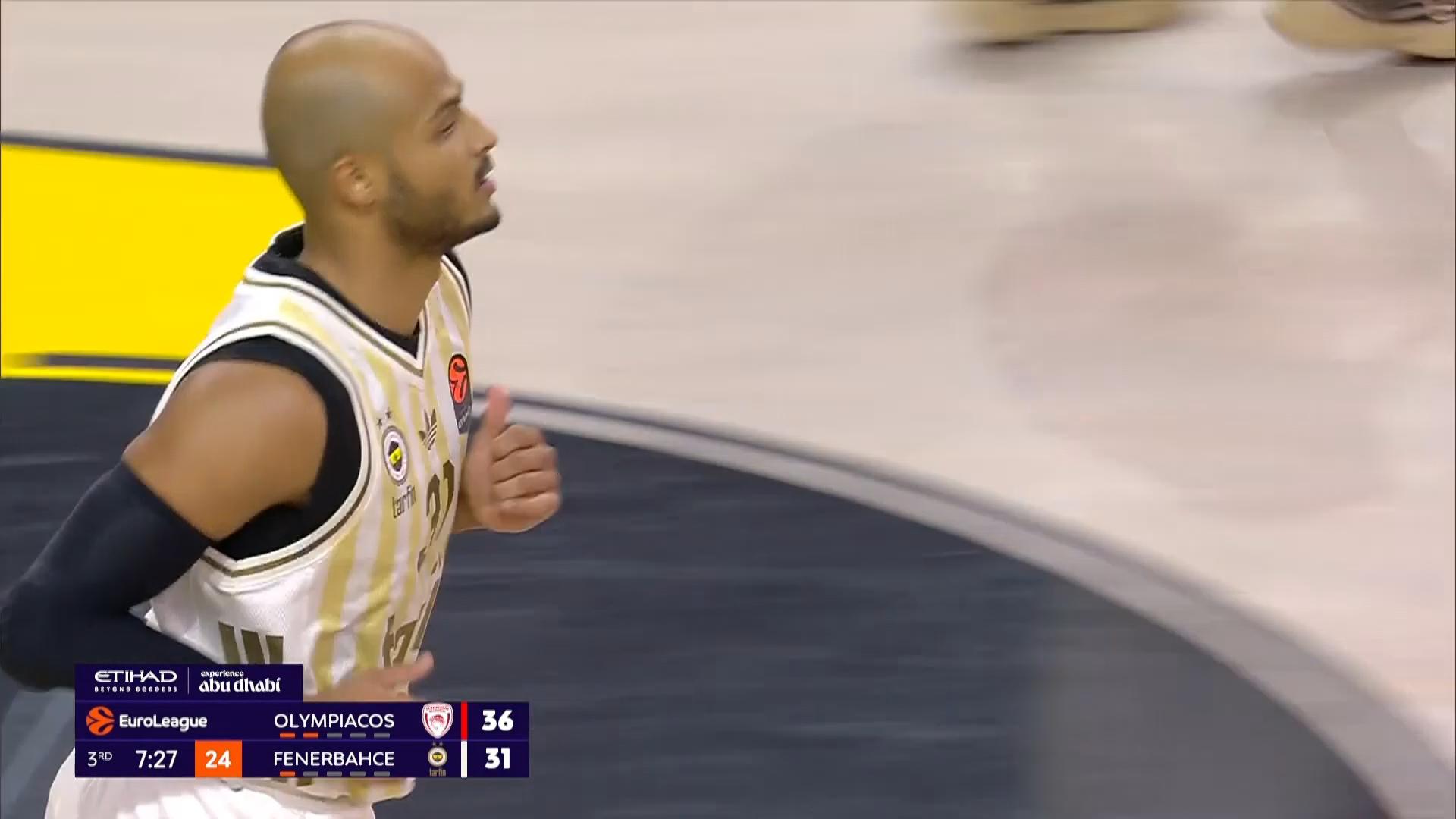 Fenerbahce pick up big road win over Olympiacos