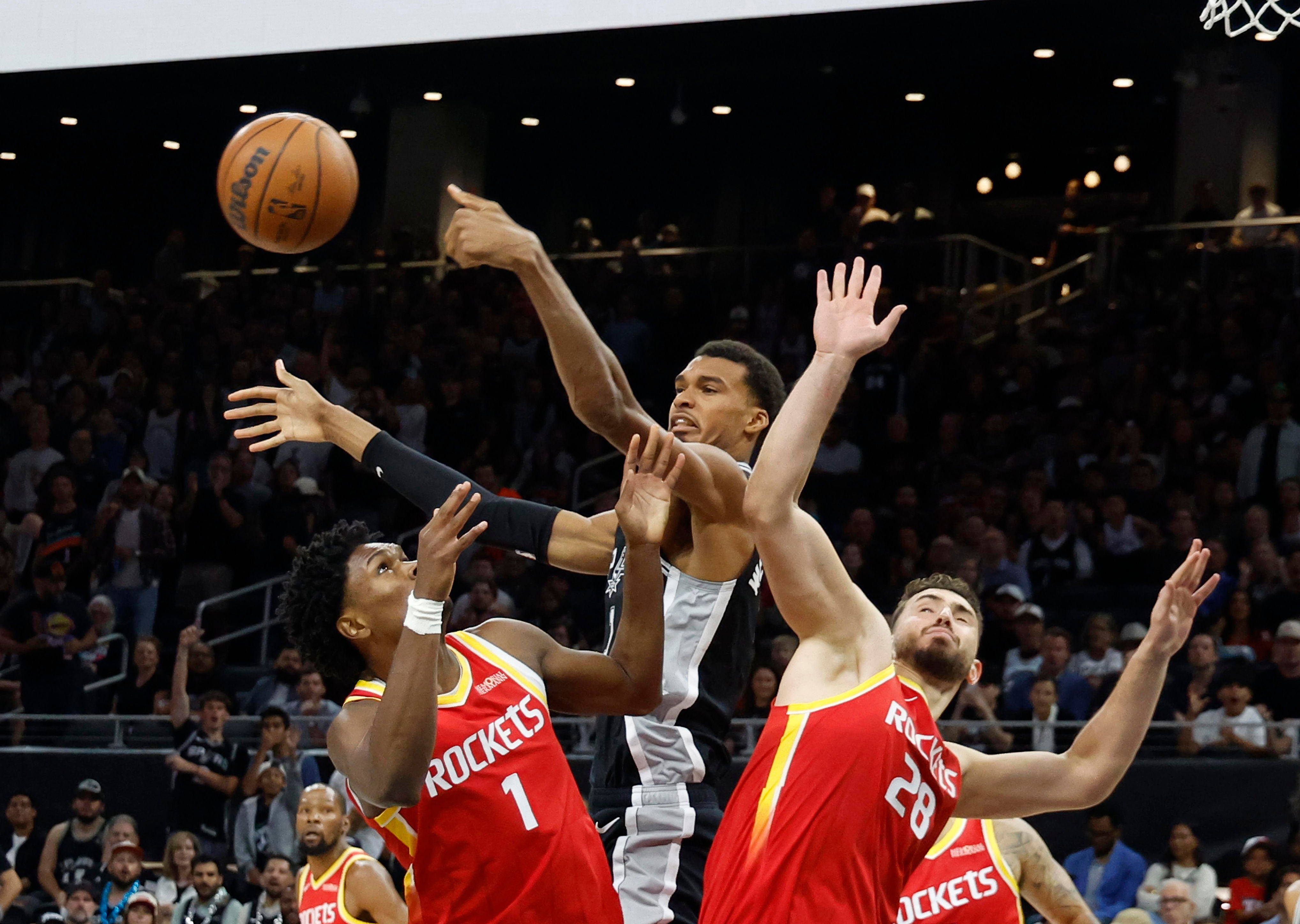 San Antonio vs. Houston, final score: Spurs drop to 0-2 in physical ...