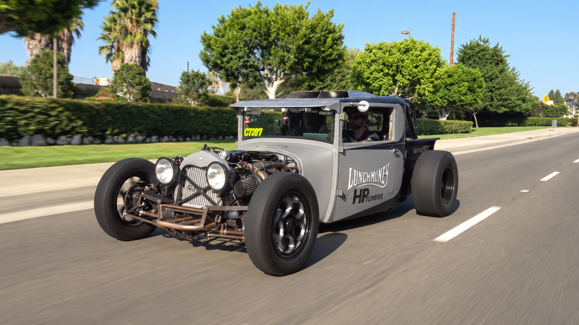 This Dodge drag truck packs 1000 HP