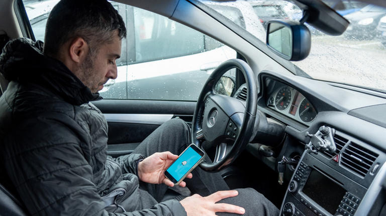 How long do Waze map updates take to appear?
