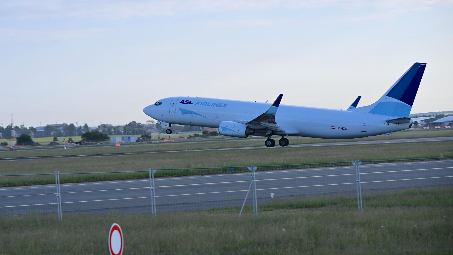 Boeing 737-800BCF vs. Airbus A321 P2F: Which freighter is more efficient?