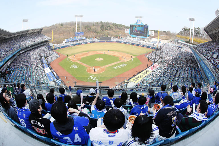 Samsung, KIA face off in 36-year playoff revenge