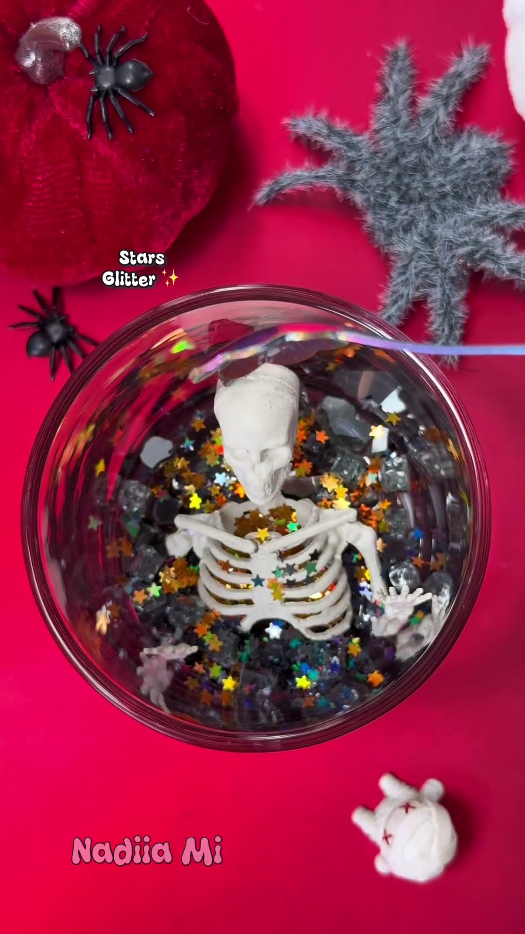 I trapped a skeleton in a Halloween candle 💀