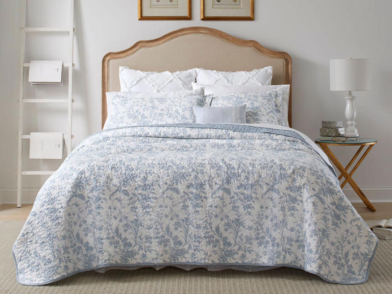 Best Wayfair Way Day deals for holiday hosting, up to 80% off
