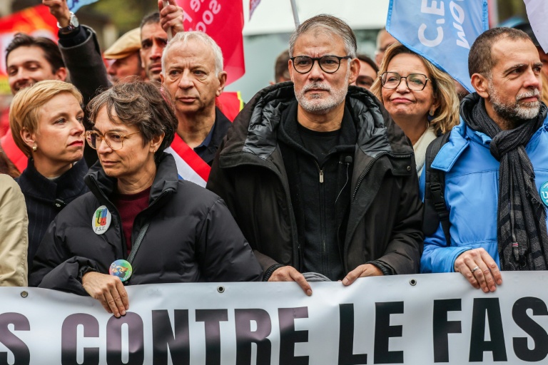 Des milliers de manifestants défilent à Orléans contre le congrès du RN