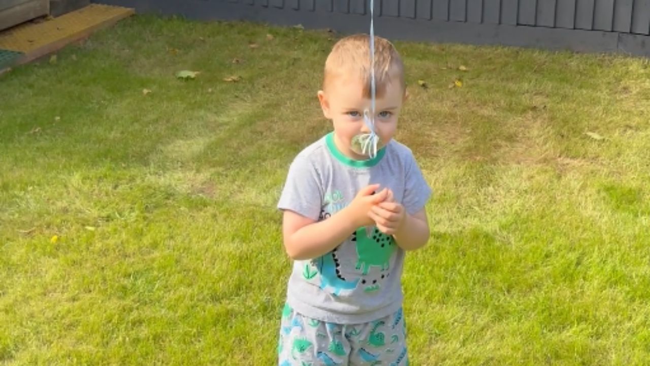 Heartwarming 3-year-old bids farewell to his pacifier in style