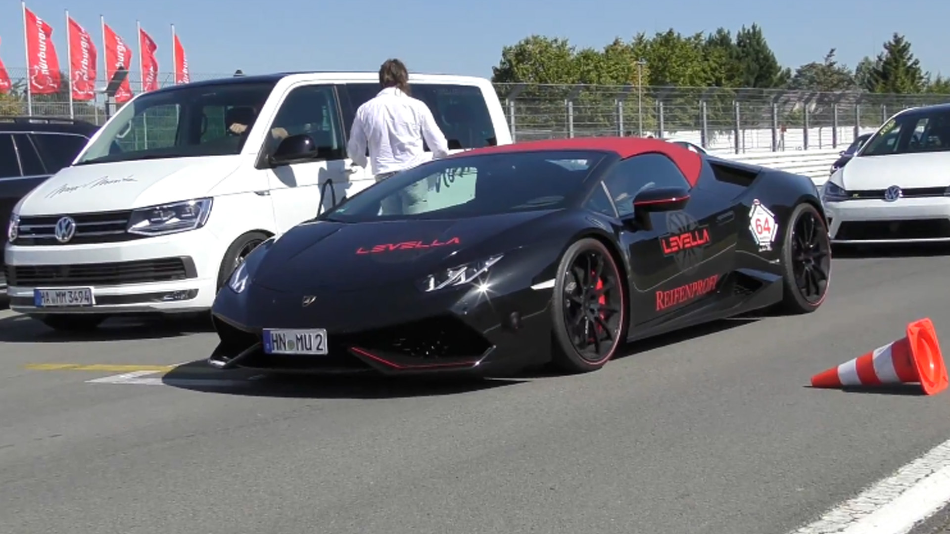 Wat Maakt de Lamborghini Aventador Zo Agressief van Geluid?