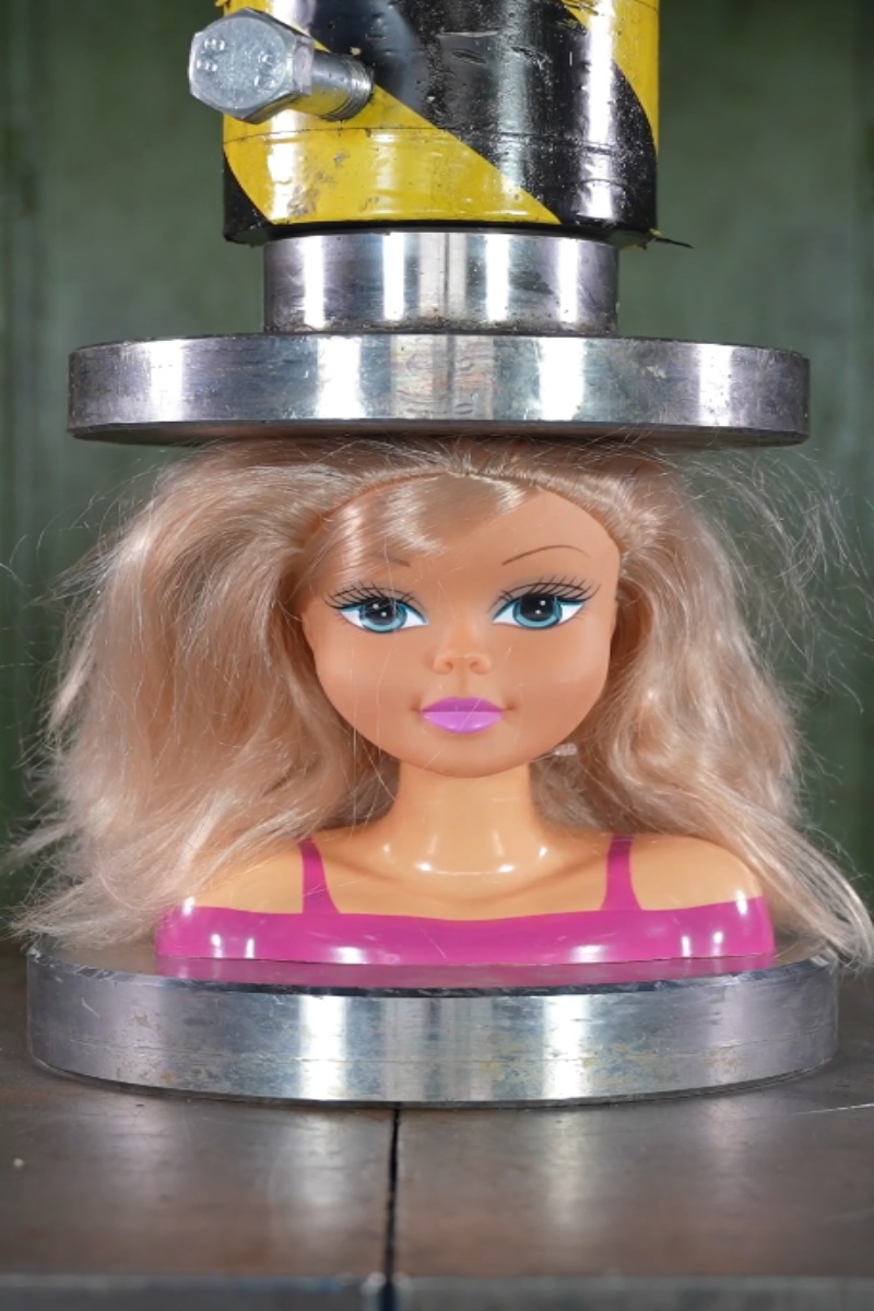 Hydraulic press vs blonde doll head
