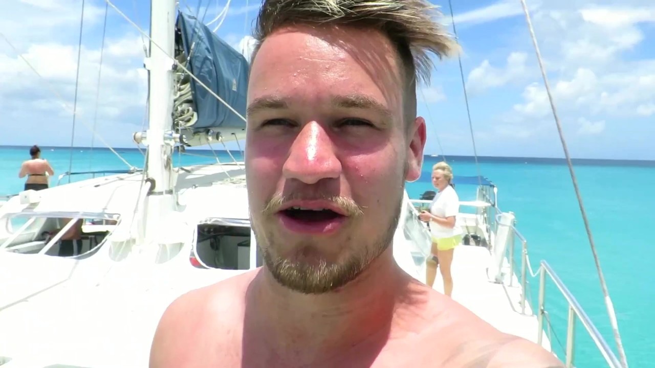 Catamaran trip to swim with turtles in the wild