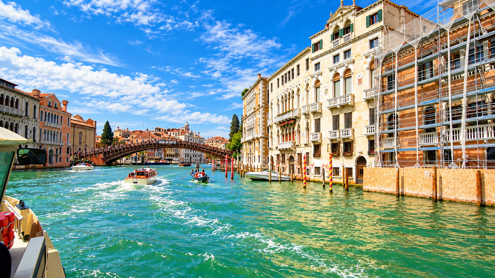 Cruising through Venice's famous Grand Canal in Italy (4K)