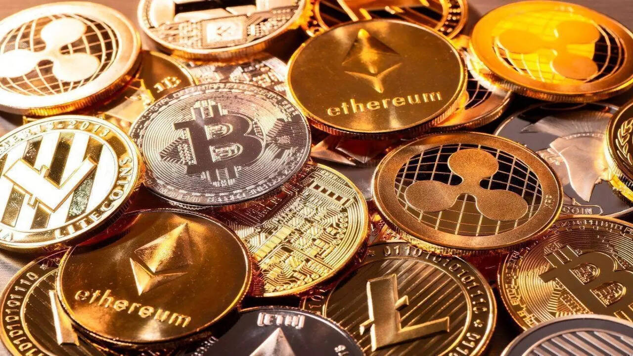 Bitcoin hovers near $80,000 and Ethereum at $2,370 as macro uncertainty ...