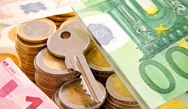 Britain issues advice to stash cash as emergency warning issued – but ...