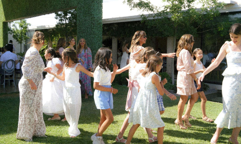 Έχουν δυσκολέψει τα παιδικά πάρτι: μητέρα ζητά dress code, λίστα δώρων ...