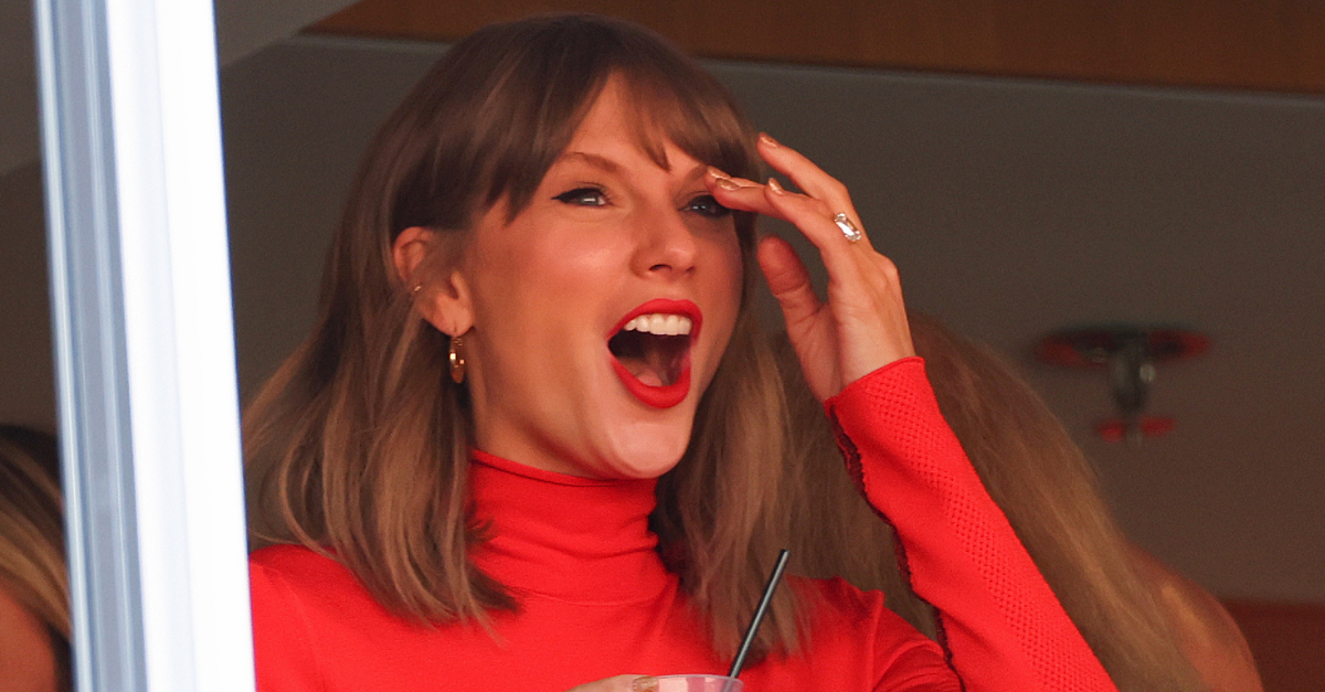 Taylor Swift just wore the jewelry trend that symbolizes wealth and power
