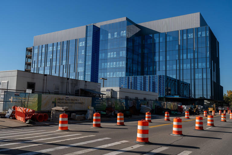 What happened to Detroit's 'transformational' projects before RenCen