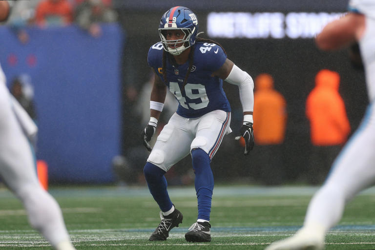 Giants lose LB Tremaine Edmunds for the year due to torn chest muscle