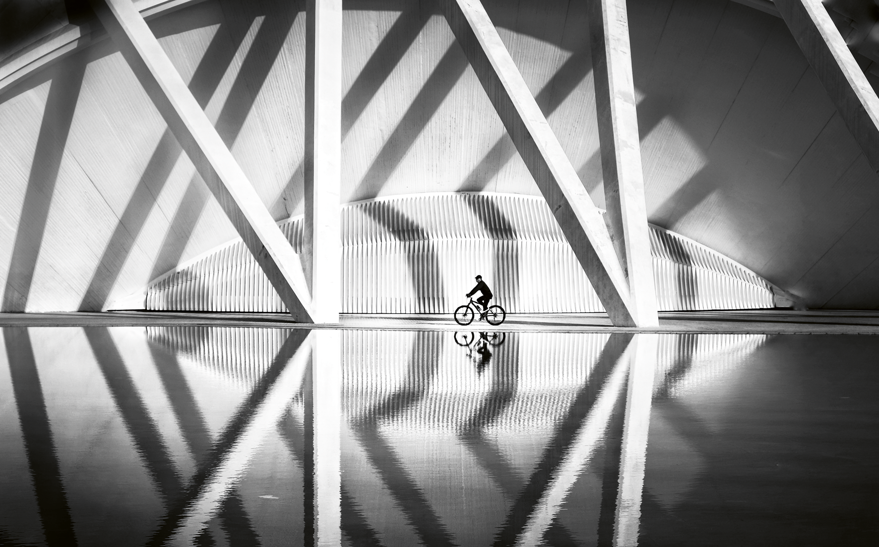 Mark Fearnley's street photography explores urban loneliness through ...