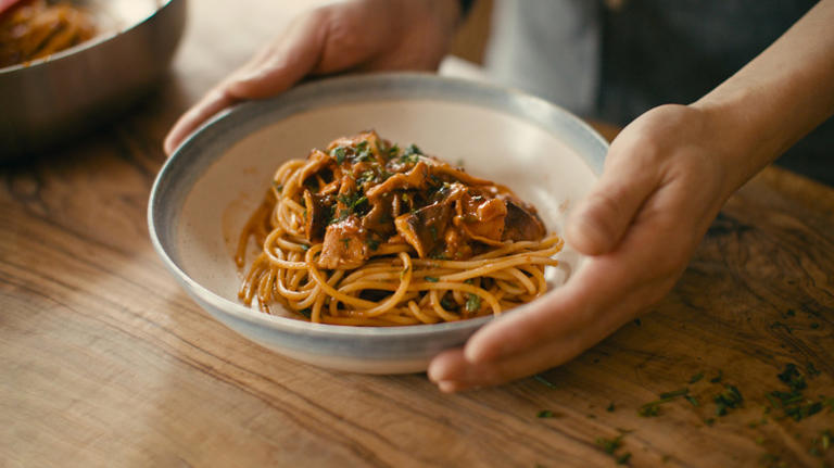 Forget marinara and Alfredo — French onion spaghetti is 10x more flavorful